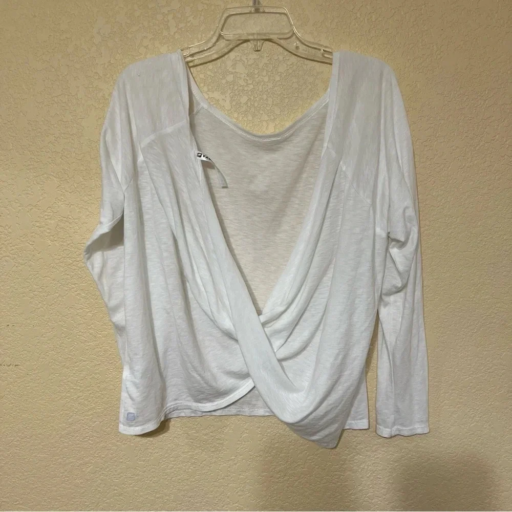 Fabletics beautiful white low back top, long sleeve Large - Picture 2 of 9
